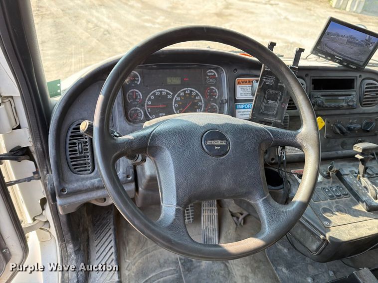 image for item DV8574 2015 Freightliner Business Class M2 street sweeper truck