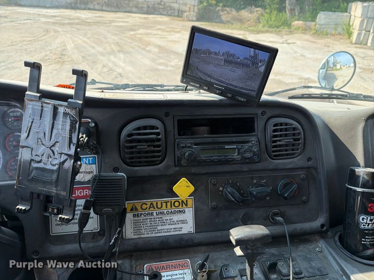 image for item DV8574 2015 Freightliner Business Class M2 street sweeper truck