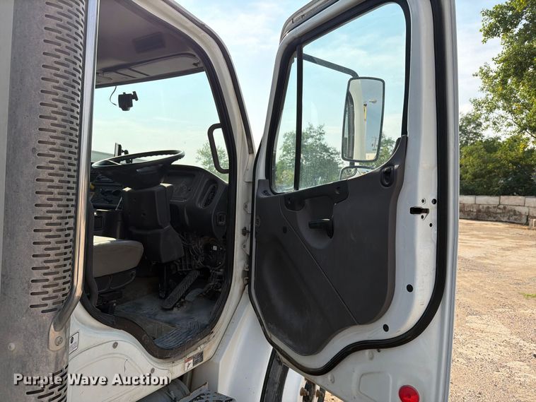 image for item DV8574 2015 Freightliner Business Class M2 street sweeper truck