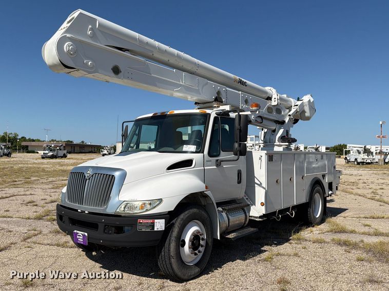 2013 International 4300 bucket truck