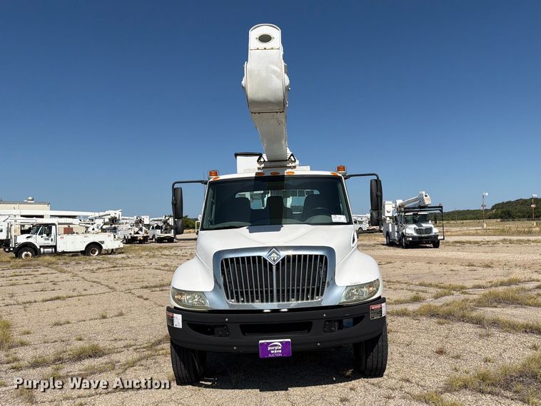 image for item DV8575 2013 International 4300 bucket truck