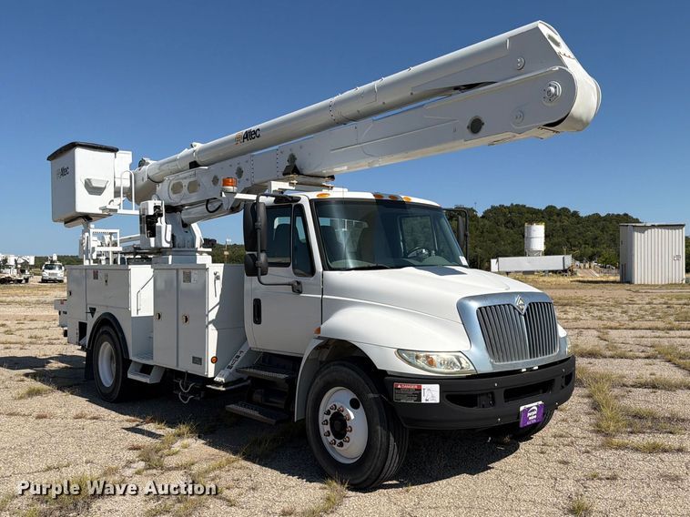 image for item DV8575 2013 International 4300 bucket truck