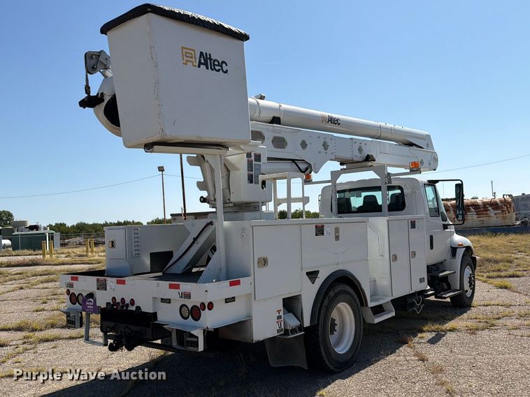 image for item DV8575 2013 International 4300 bucket truck