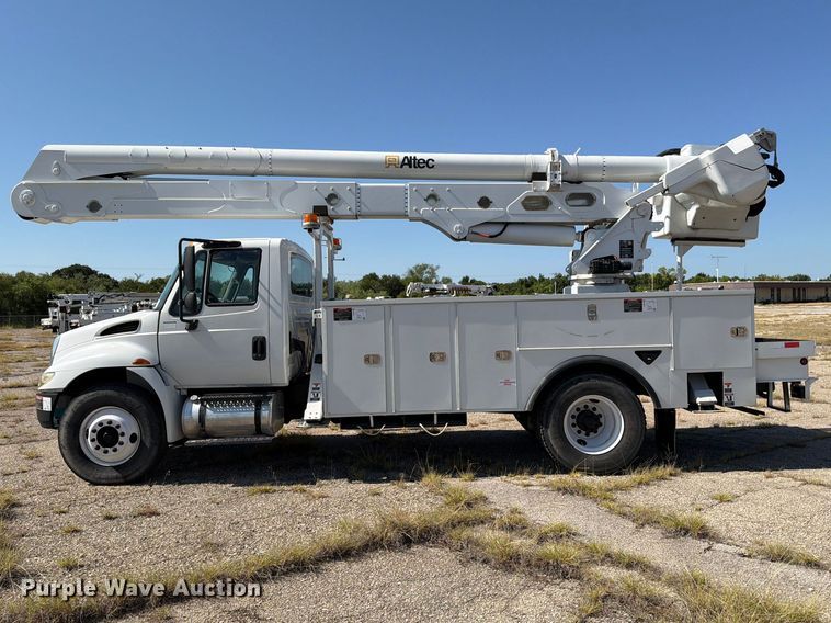 image for item DV8575 2013 International 4300 bucket truck