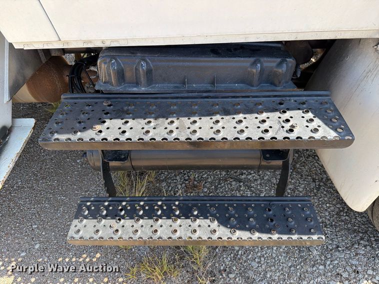 image for item DV8575 2013 International 4300 bucket truck