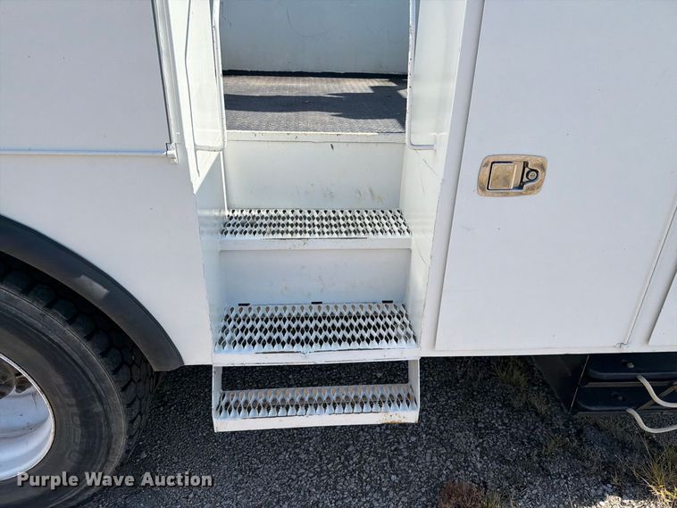 image for item DV8575 2013 International 4300 bucket truck