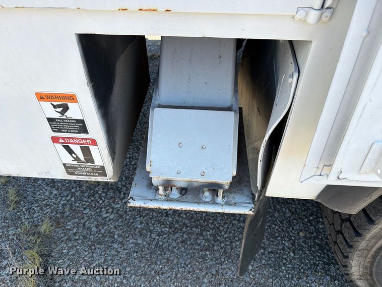image for item DV8575 2013 International 4300 bucket truck