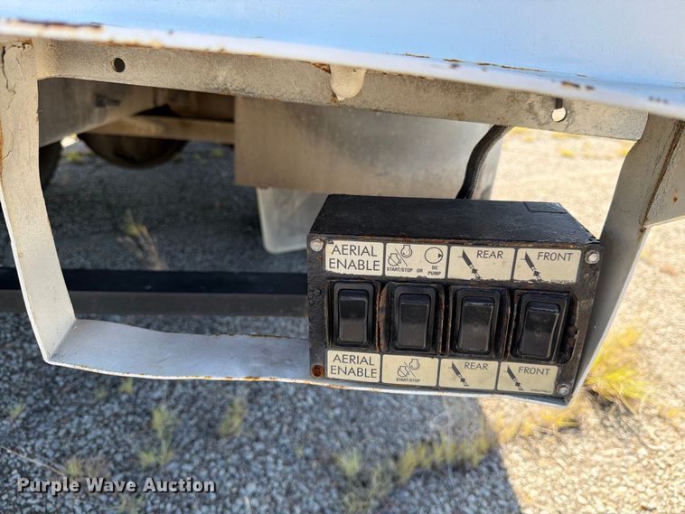 image for item DV8575 2013 International 4300 bucket truck