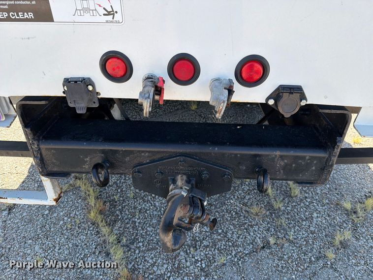 image for item DV8575 2013 International 4300 bucket truck
