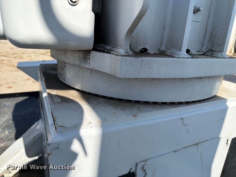 image for item DV8575 2013 International 4300 bucket truck