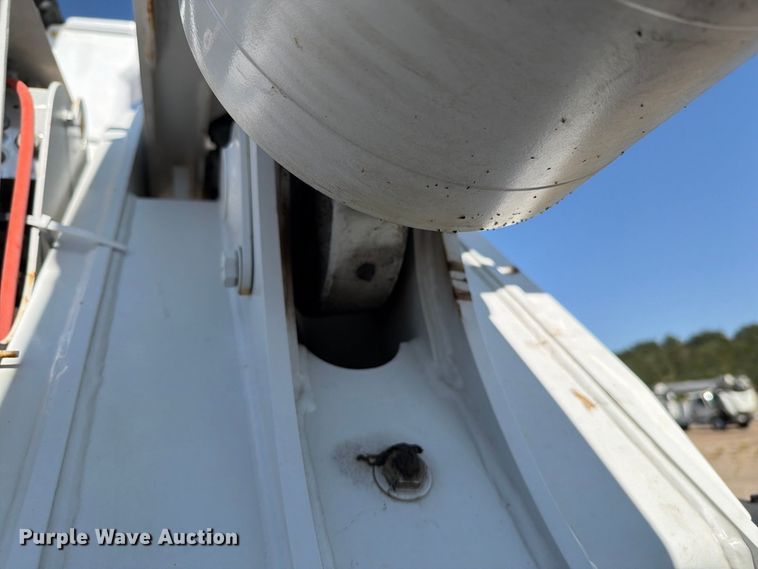 image for item DV8575 2013 International 4300 bucket truck