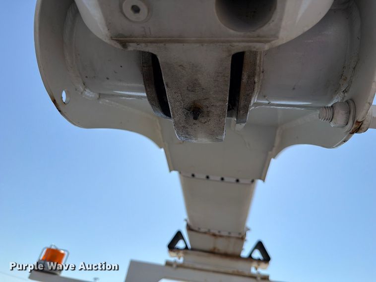 image for item DV8575 2013 International 4300 bucket truck