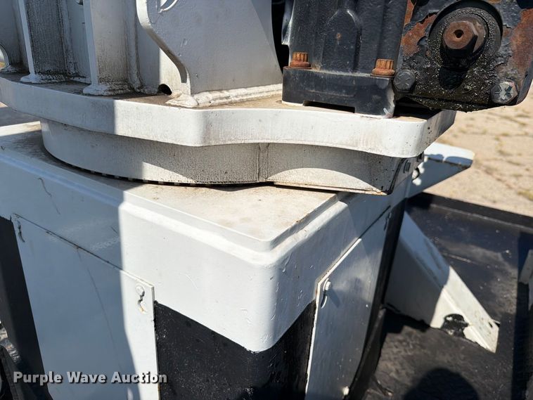 image for item DV8575 2013 International 4300 bucket truck