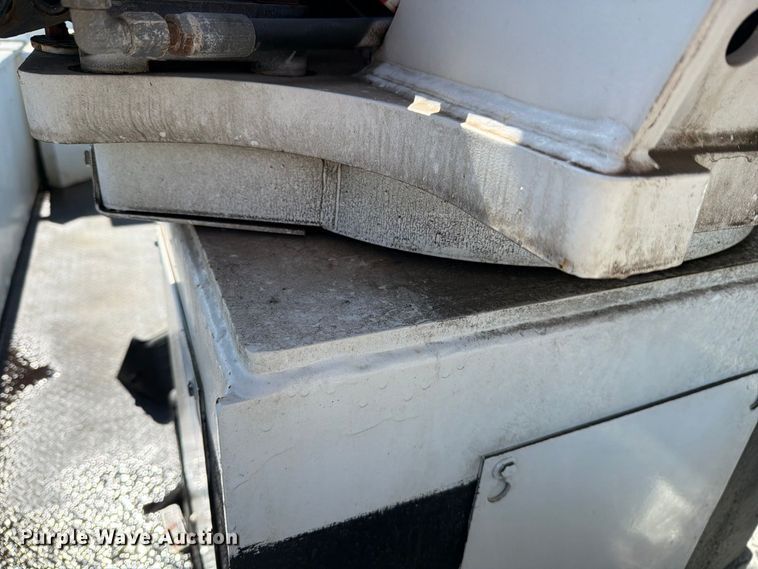 image for item DV8575 2013 International 4300 bucket truck