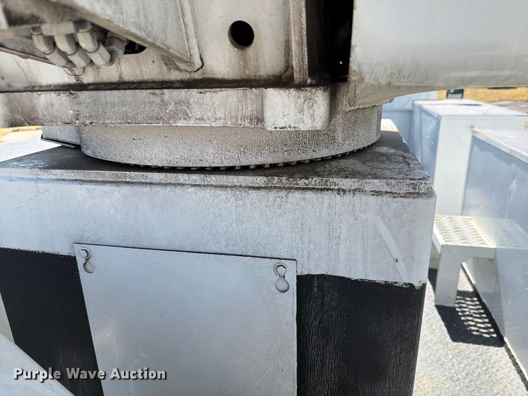 image for item DV8575 2013 International 4300 bucket truck
