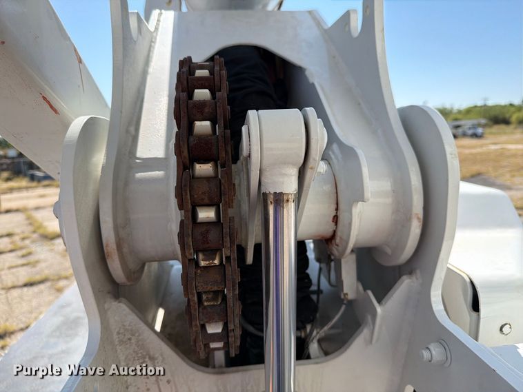 image for item DV8575 2013 International 4300 bucket truck