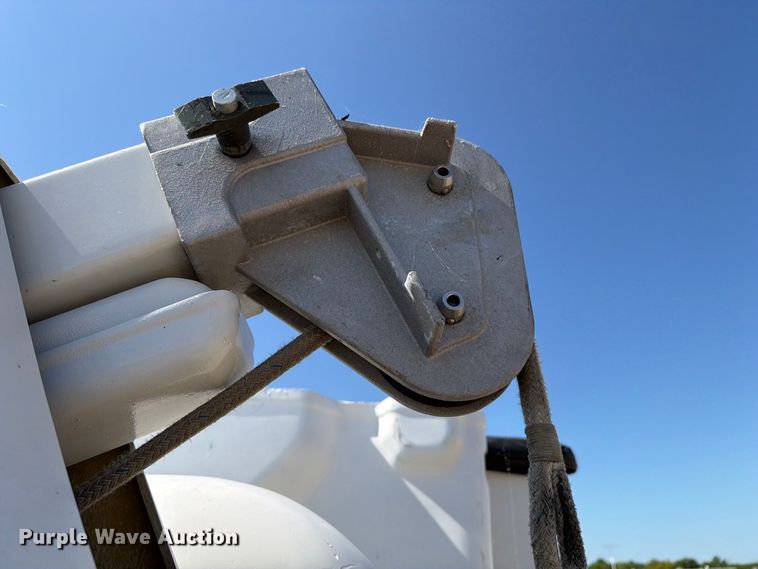 image for item DV8575 2013 International 4300 bucket truck