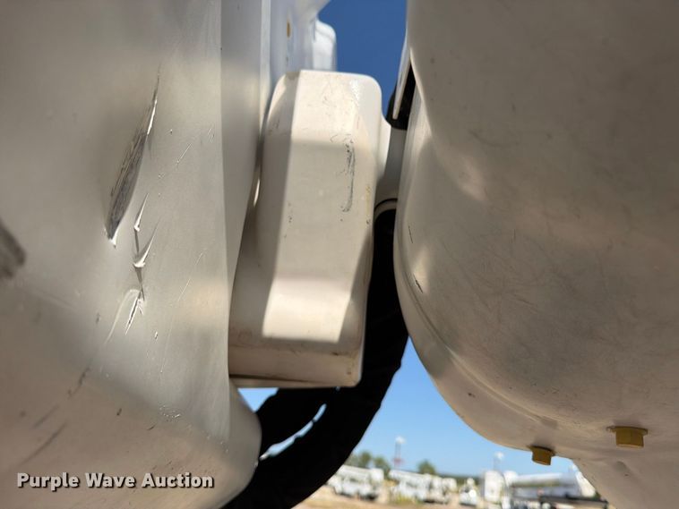 image for item DV8575 2013 International 4300 bucket truck