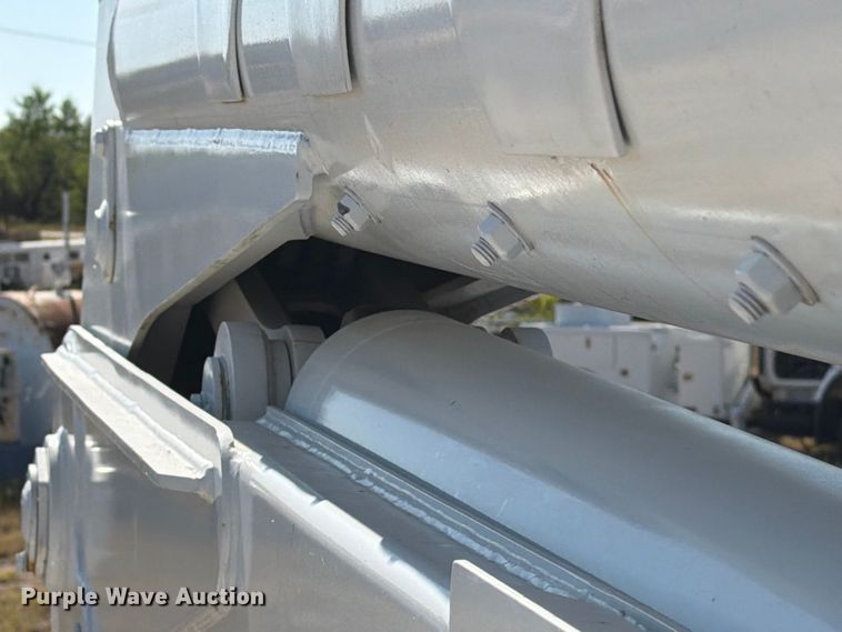 image for item DV8575 2013 International 4300 bucket truck