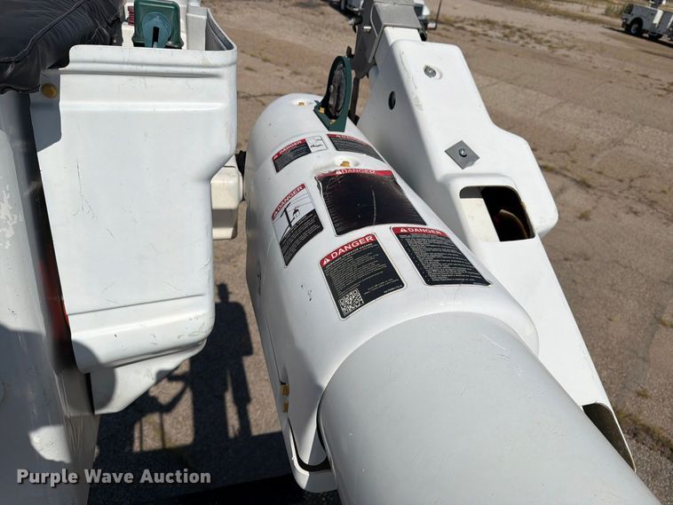 image for item DV8575 2013 International 4300 bucket truck