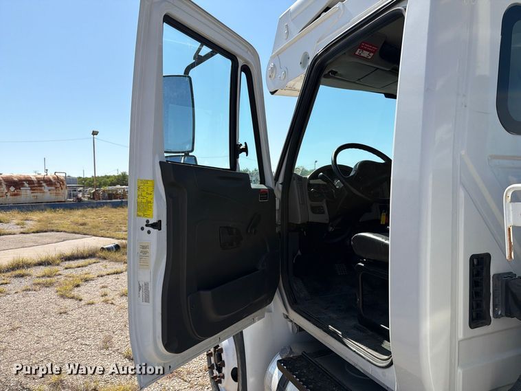 image for item DV8575 2013 International 4300 bucket truck