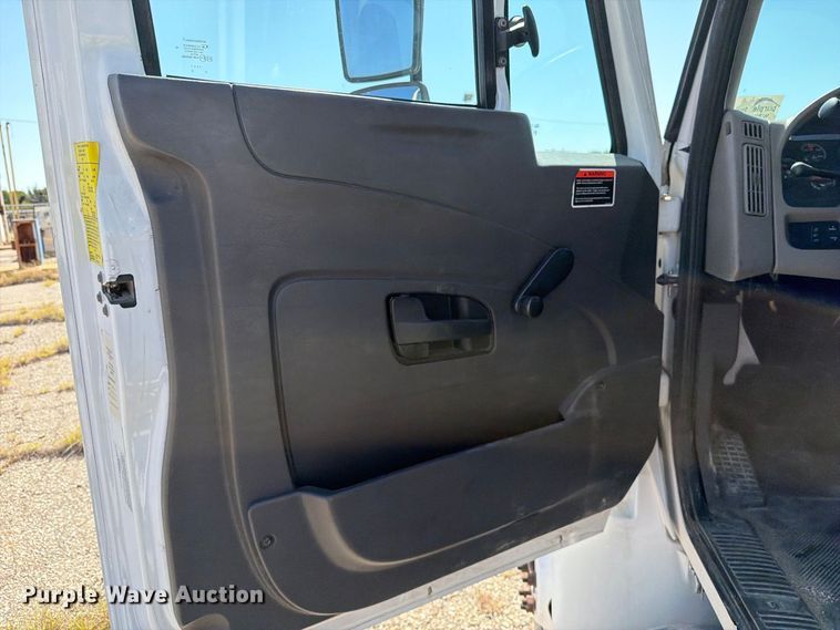 image for item DV8575 2013 International 4300 bucket truck