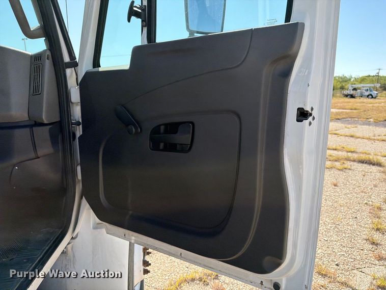 image for item DV8575 2013 International 4300 bucket truck