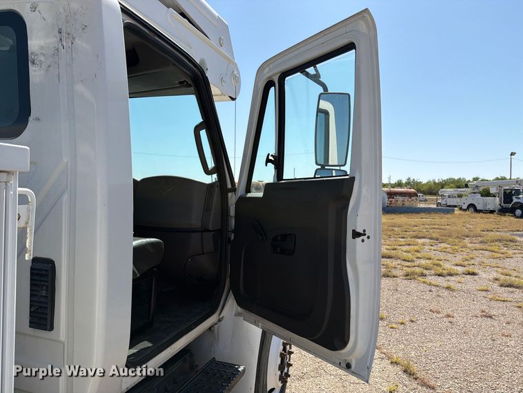 image for item DV8575 2013 International 4300 bucket truck