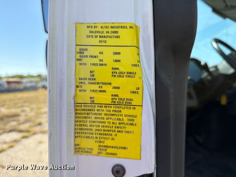 image for item DV8575 2013 International 4300 bucket truck