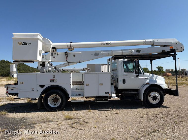image for item DV8576 2012 International 4300 bucket truck
