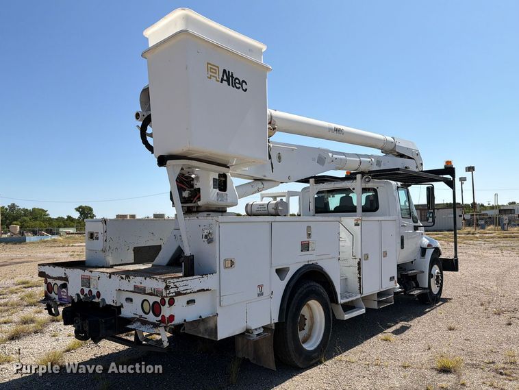 image for item DV8576 2012 International 4300 bucket truck