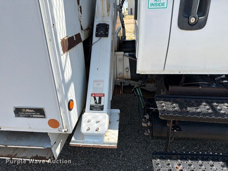 image for item DV8576 2012 International 4300 bucket truck