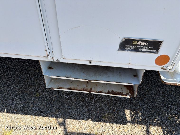 image for item DV8576 2012 International 4300 bucket truck