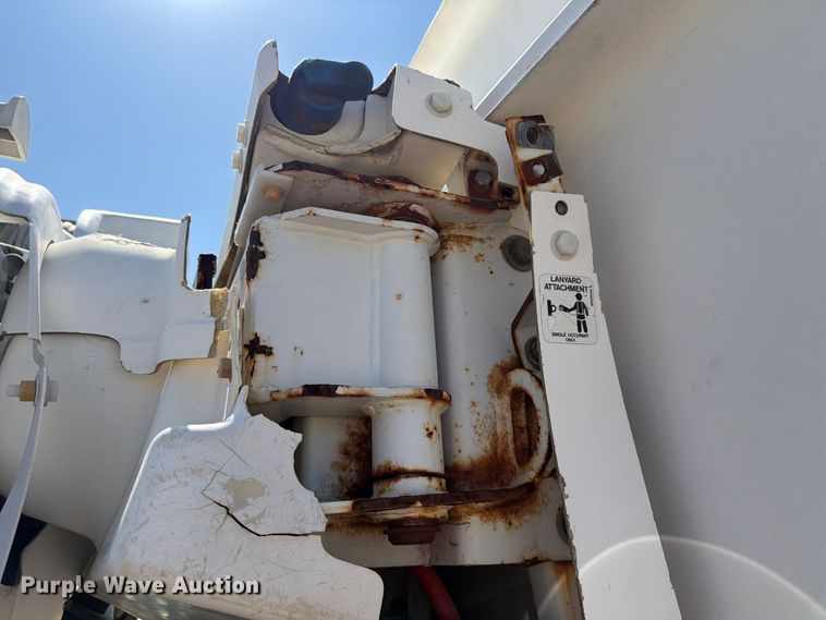 image for item DV8576 2012 International 4300 bucket truck