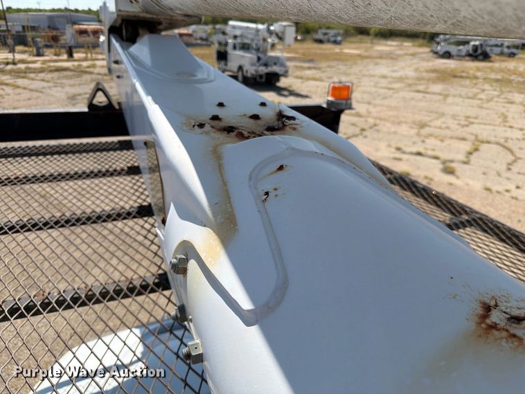 image for item DV8576 2012 International 4300 bucket truck