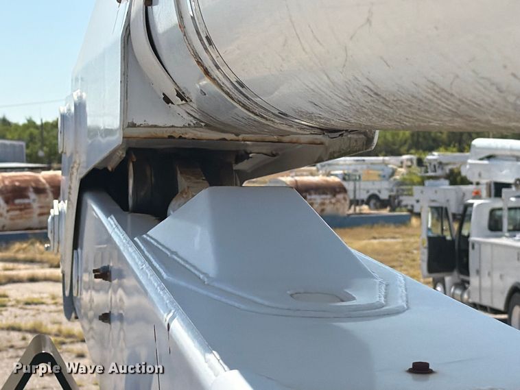 image for item DV8576 2012 International 4300 bucket truck