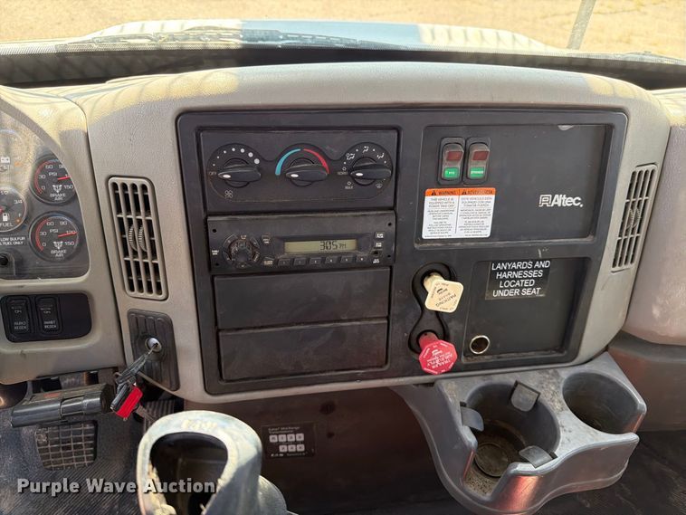 image for item DV8576 2012 International 4300 bucket truck