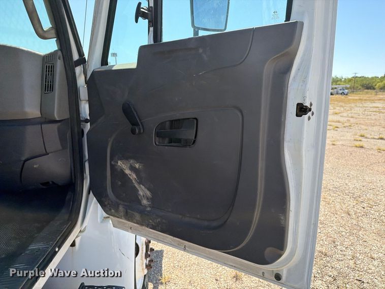 image for item DV8576 2012 International 4300 bucket truck