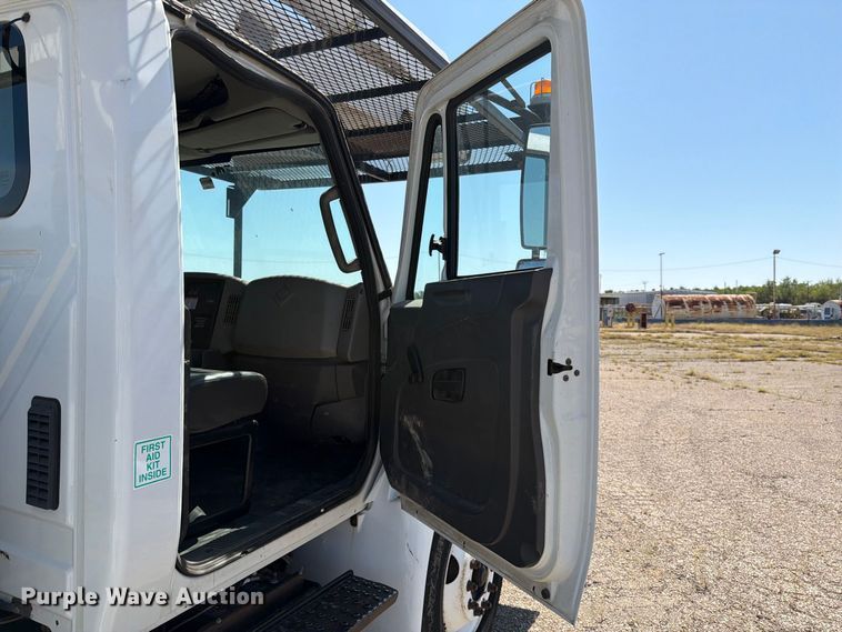 image for item DV8576 2012 International 4300 bucket truck