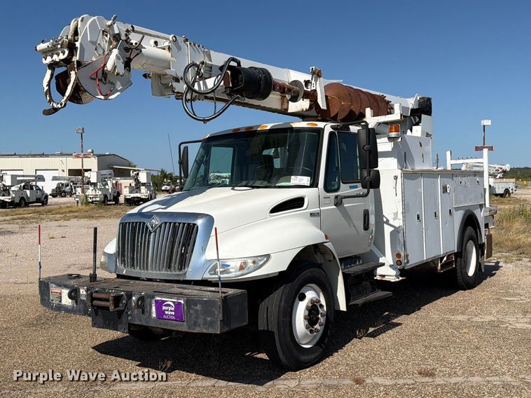 2009 International 4300 digger derrick truck