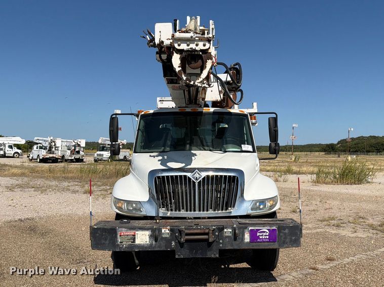 image for item DV8577 2009 International 4300 digger derrick truck