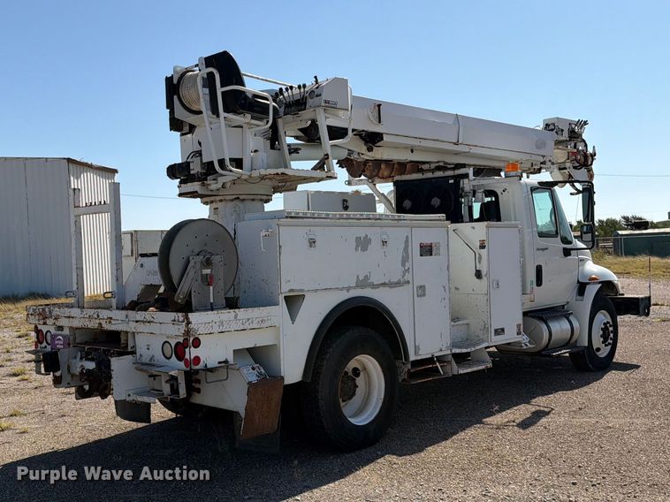 image for item DV8577 2009 International 4300 digger derrick truck