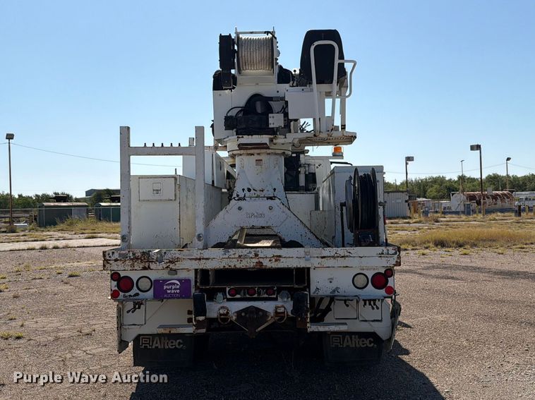 image for item DV8577 2009 International 4300 digger derrick truck
