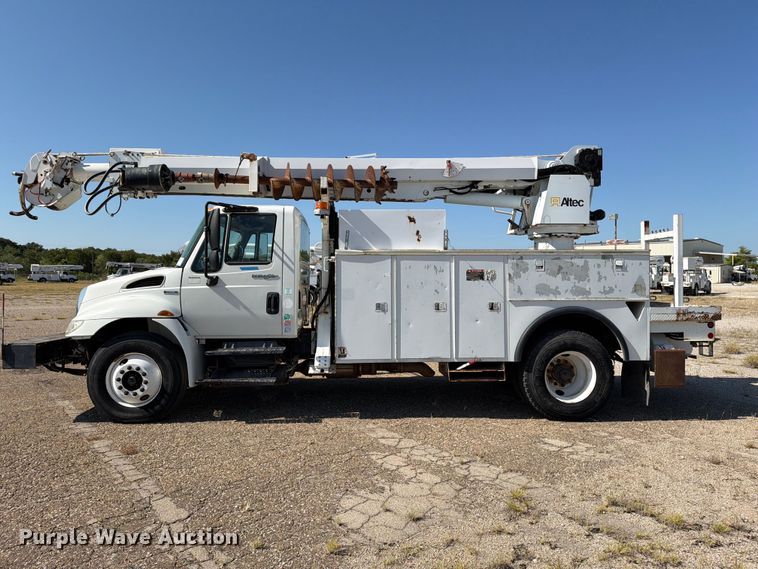 image for item DV8577 2009 International 4300 digger derrick truck