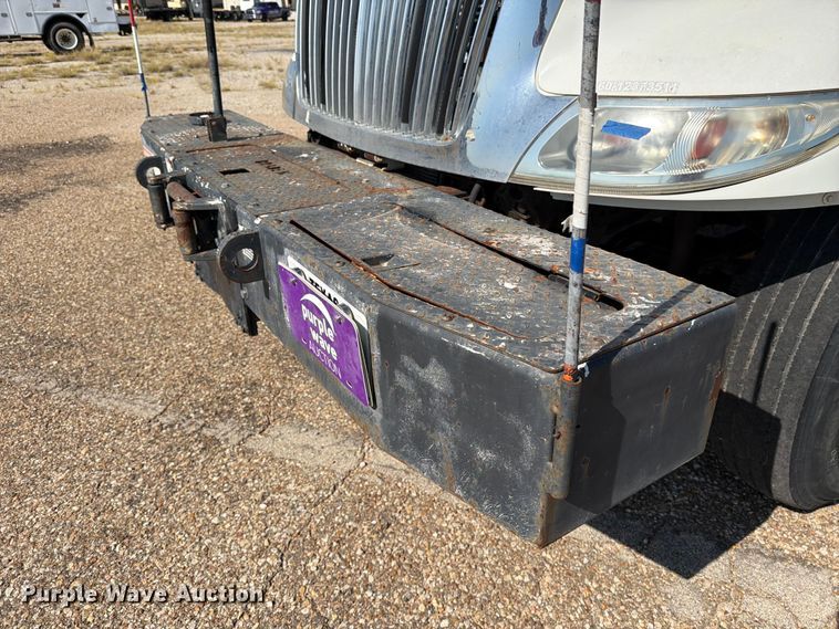 image for item DV8577 2009 International 4300 digger derrick truck
