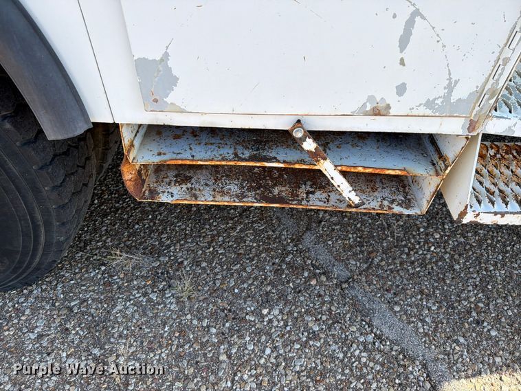 image for item DV8577 2009 International 4300 digger derrick truck