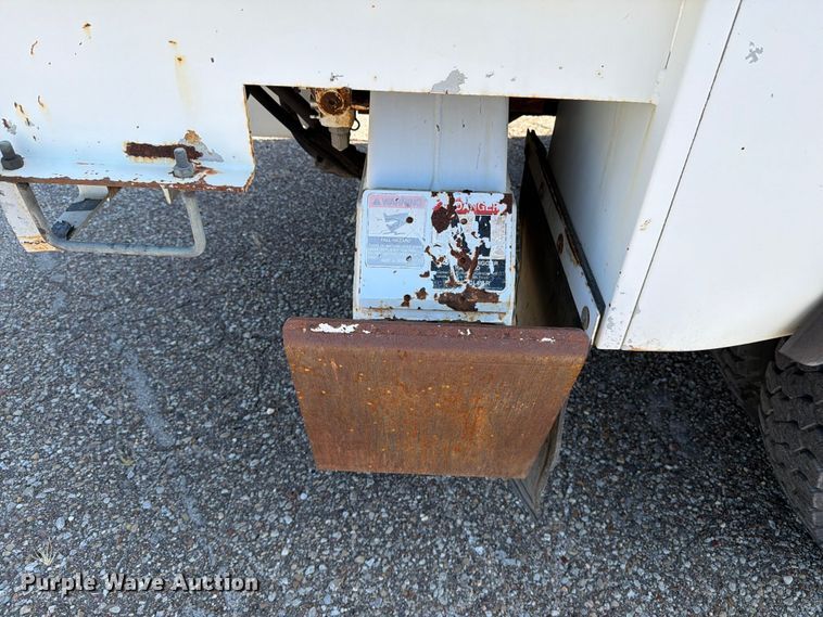 image for item DV8577 2009 International 4300 digger derrick truck