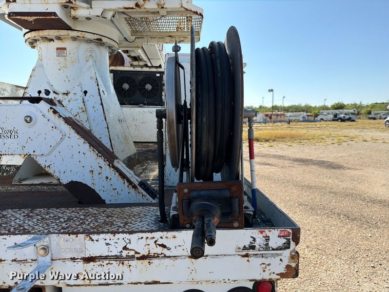 image for item DV8577 2009 International 4300 digger derrick truck