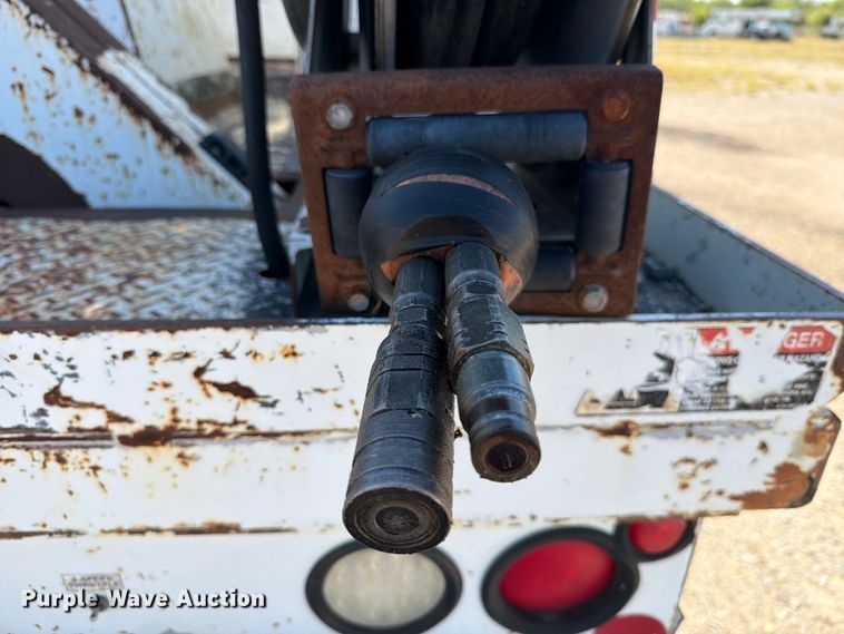 image for item DV8577 2009 International 4300 digger derrick truck
