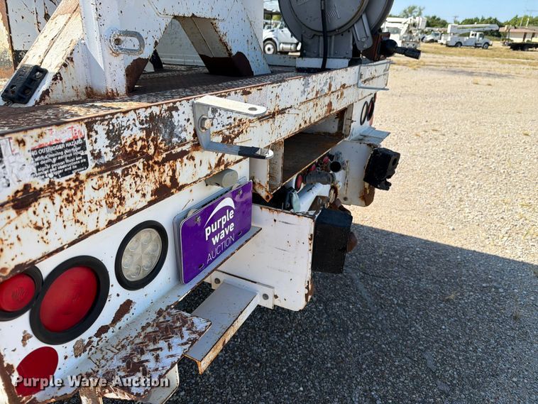 image for item DV8577 2009 International 4300 digger derrick truck
